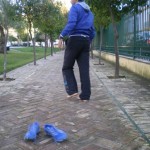 tirando zapatillas
