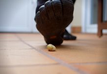 ¿Y si pisas descalzo una piedra?